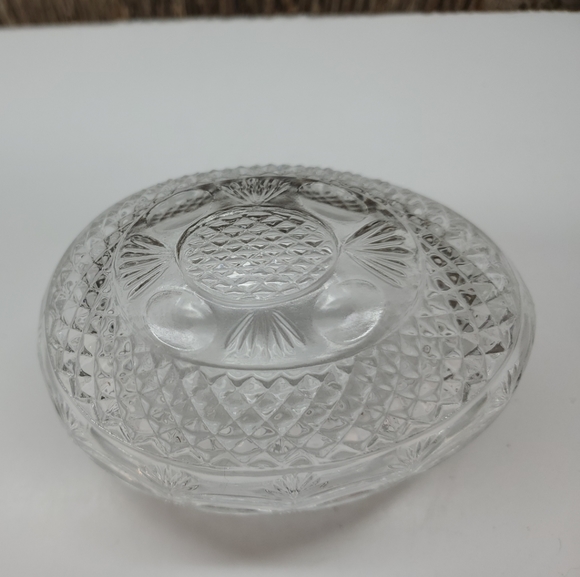 Vintage 1977 Avon Mother's Day Fostoria Crystal Egg Shaped Soap Dish - Picture 2 of 8